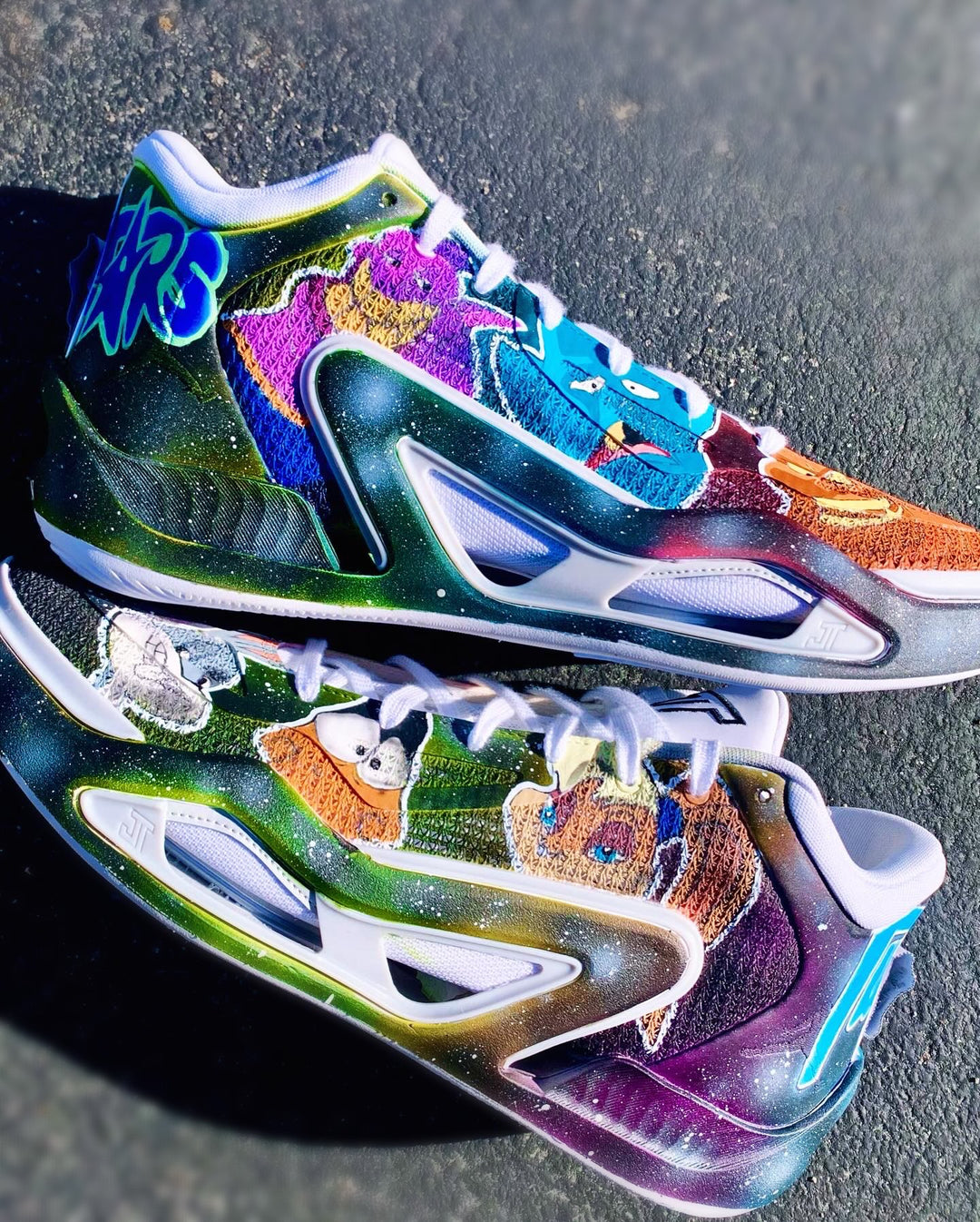 Colorful Space jam themed basketball shoes for boys and men. Galaxy colorway sneakers with looney tunes characters 